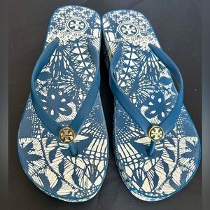 Tory Burch Platform Wedge flip flops - blue/white 7